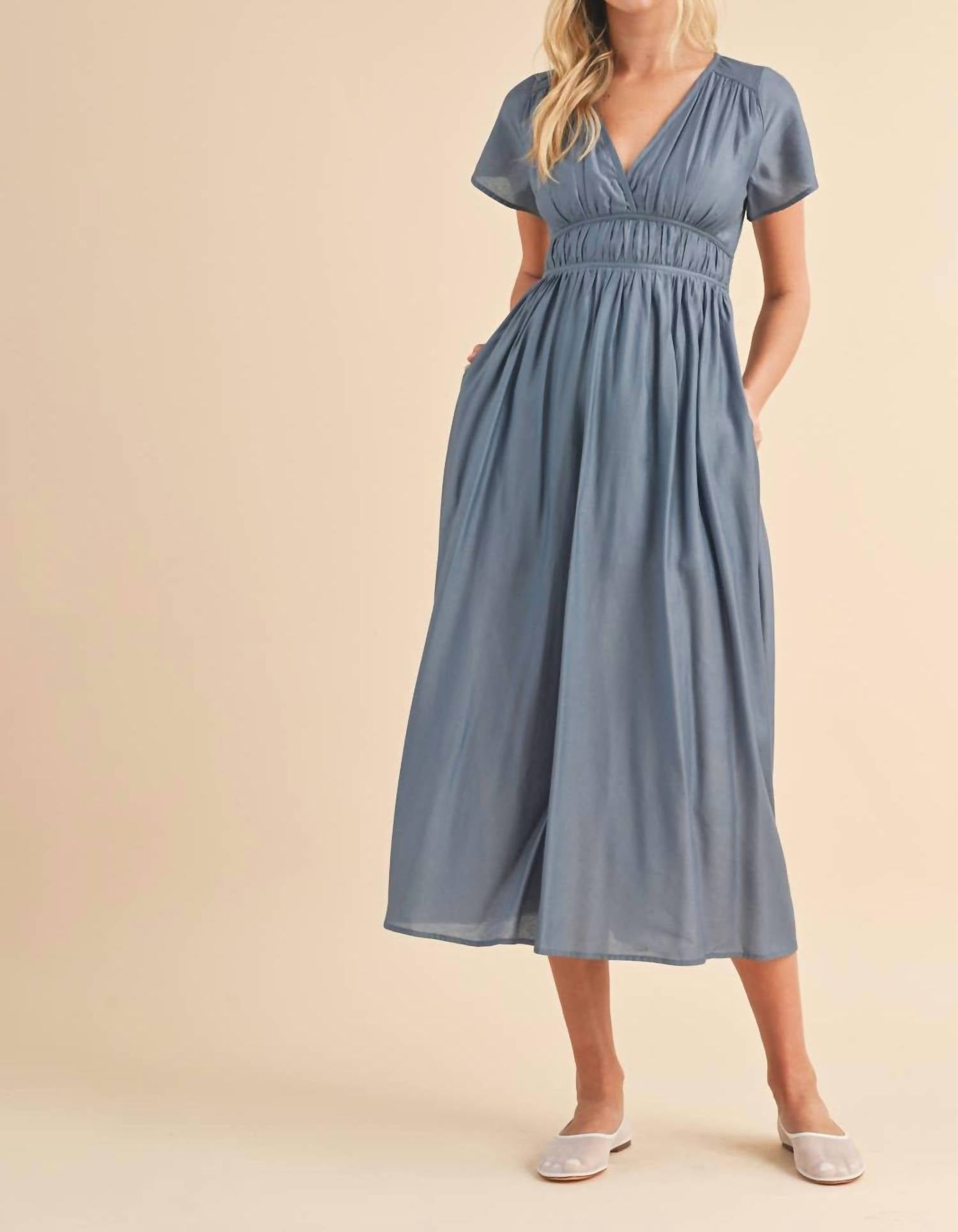 

Платье миди с рукавами-крылышками из атласа темно-синего цвета WISHLIST