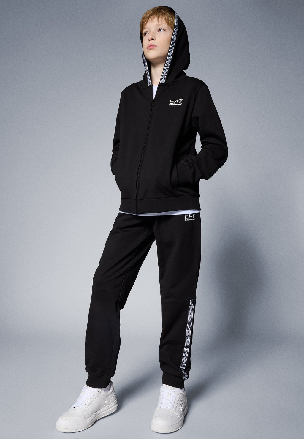 

Костюм KIDS TRACK SUIT STYLE UNISEX EA7 Emporio Armani, черный
