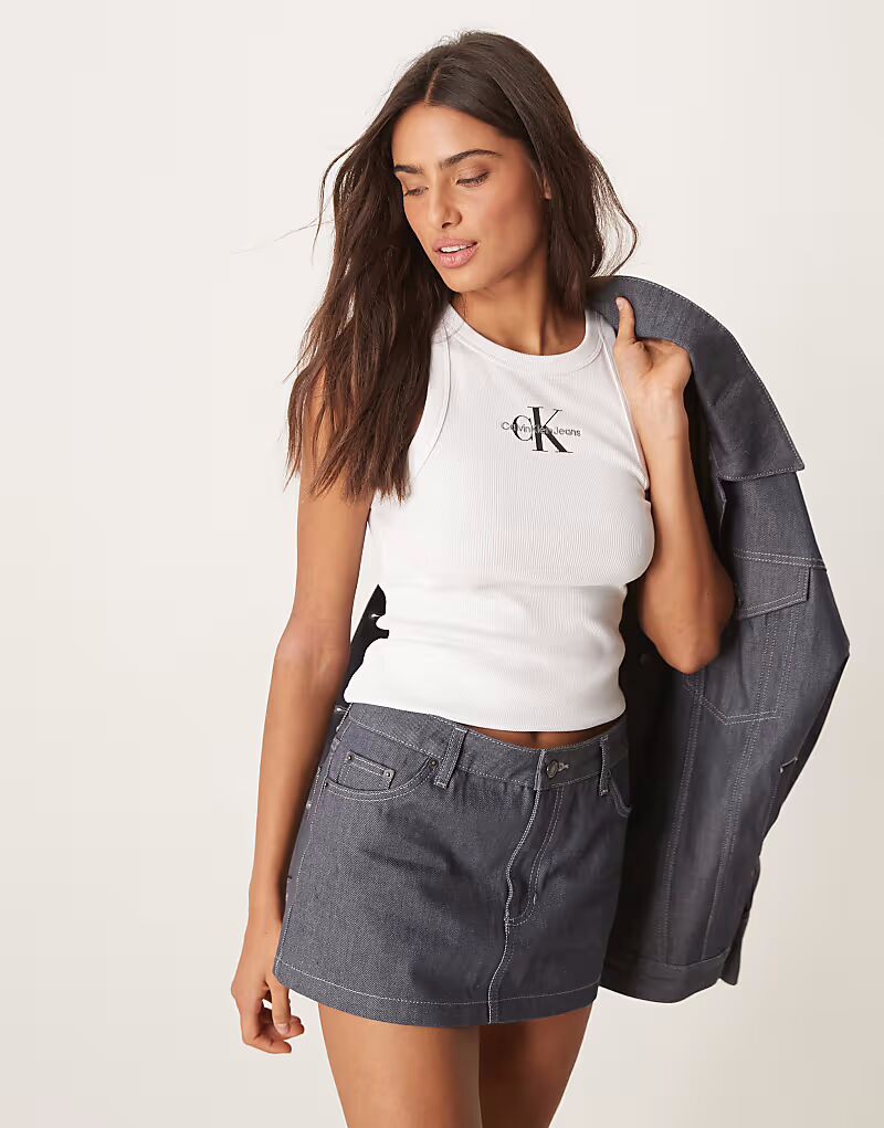 

Топ Calvin Klein Jeans в рубчик с монологом белого цвета