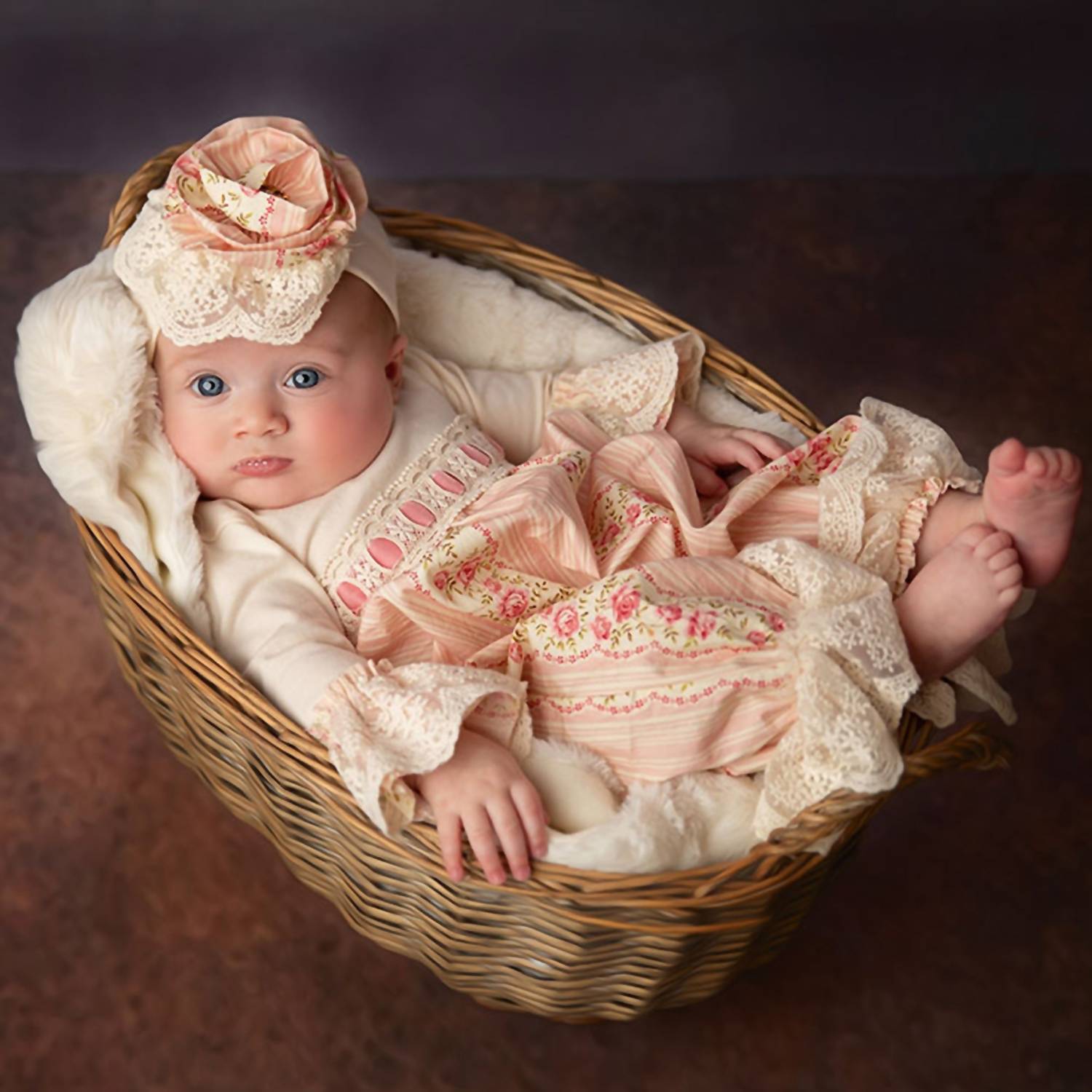 Комбинезон для девочек Granny's Favorite в персиково-бежевом цвете Haute Baby — фото 2