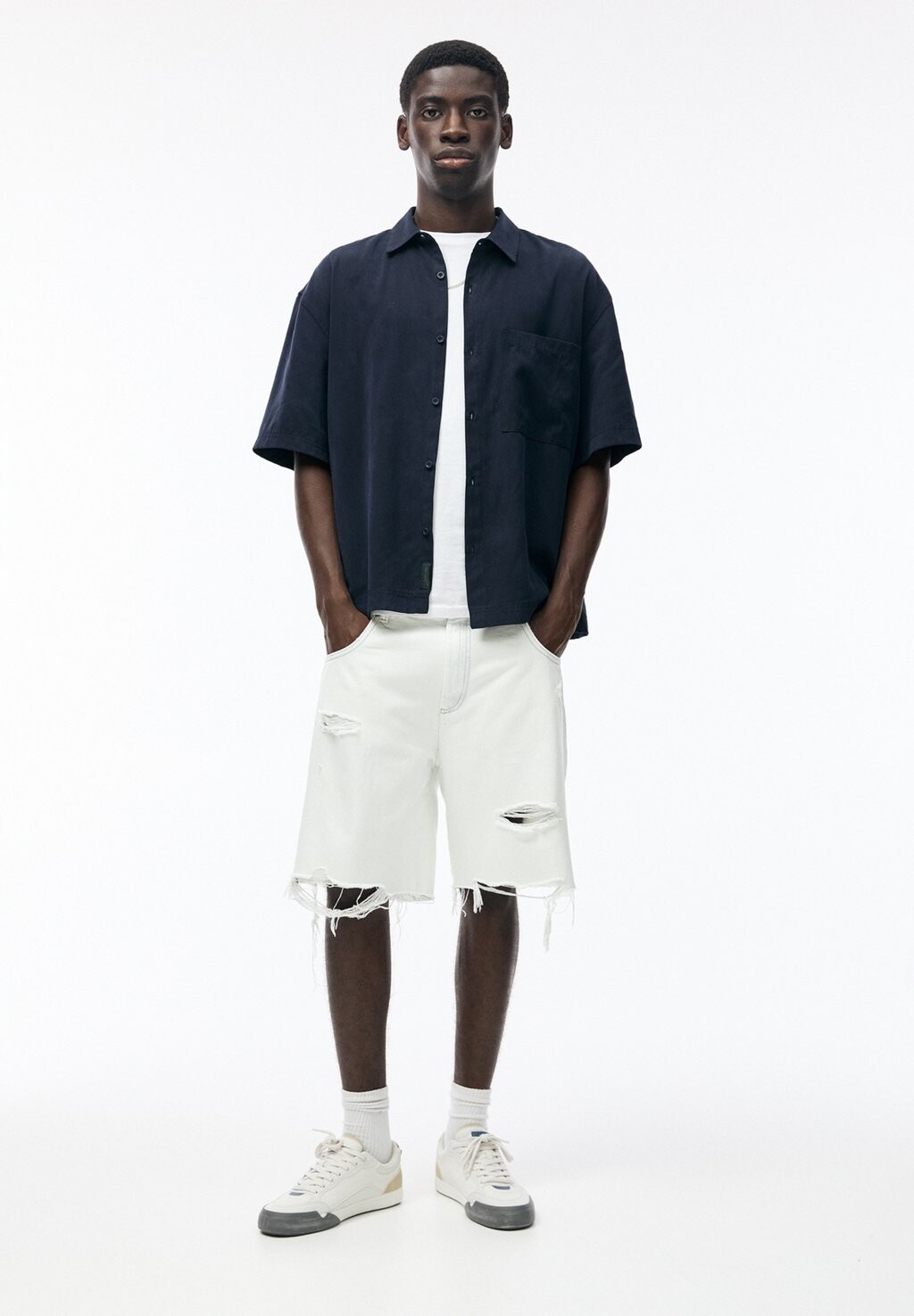 

Джинсовые шорты BERMUDA PULL&BEAR, светло-голубой
