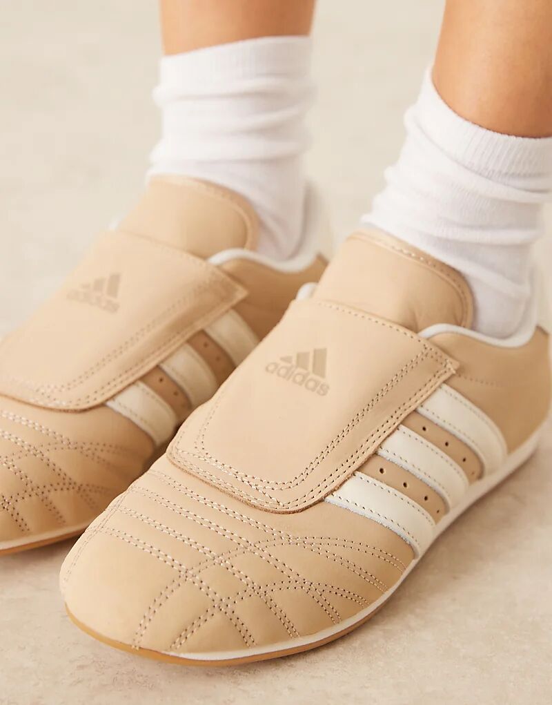 Кроссовки для тхэквондо adidas Originals бежевого и белого цветов — фото 4