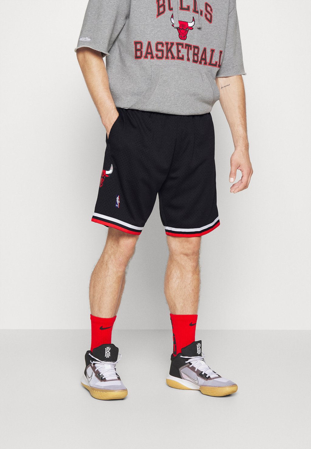 

Спортивные шорты Mitchell & Ness NBA CHICAGO BULLS SWINGMAN SHORT, цвет Black