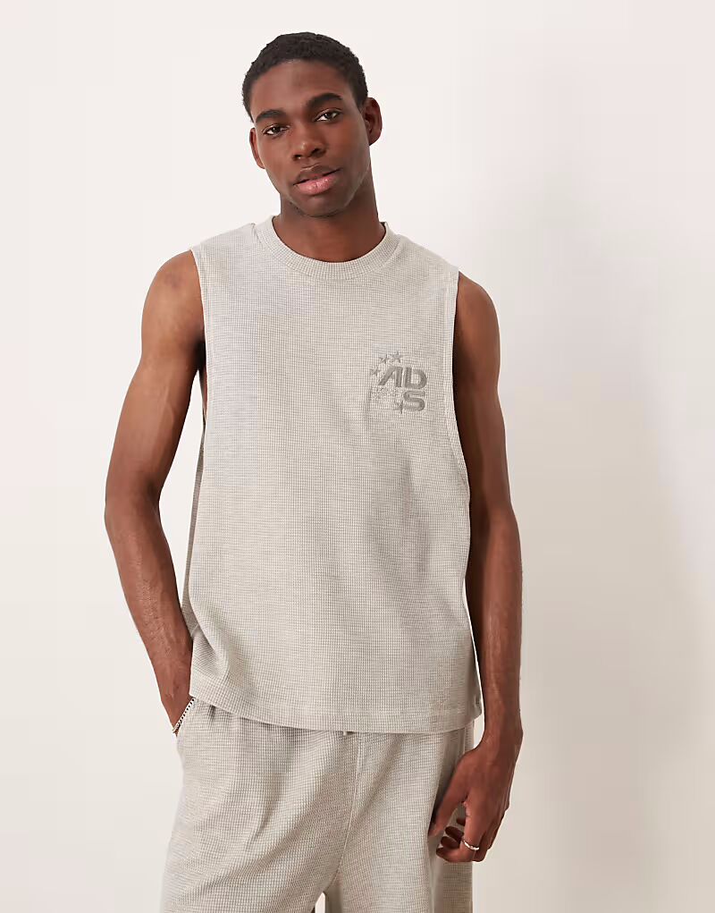 

Плотная майка свободного кроя с вышивкой на груди бежевого цвета с вафельным узором Asos Design