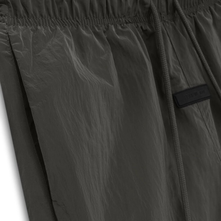 Спортивные брюки Fear of God Essentials Crinkle Nylon 'Ink', черный — фото 3