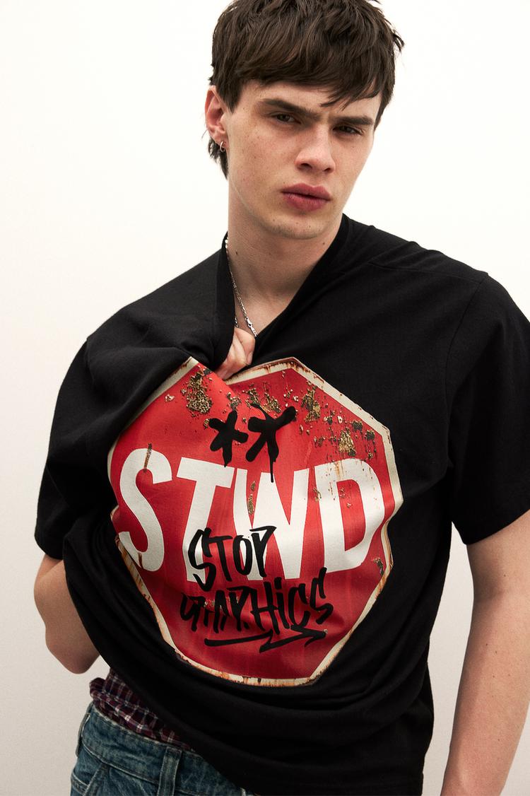 

Футболка со значком «Stwd stop» Pull And Bear, черный