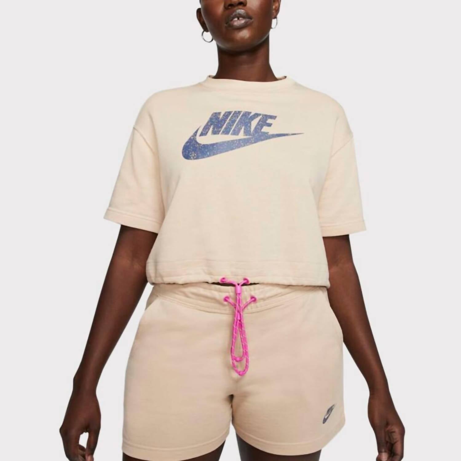 

Топ Air Sportswear с короткими рукавами в мерцающем загаре Nike, цвет shimmer tan