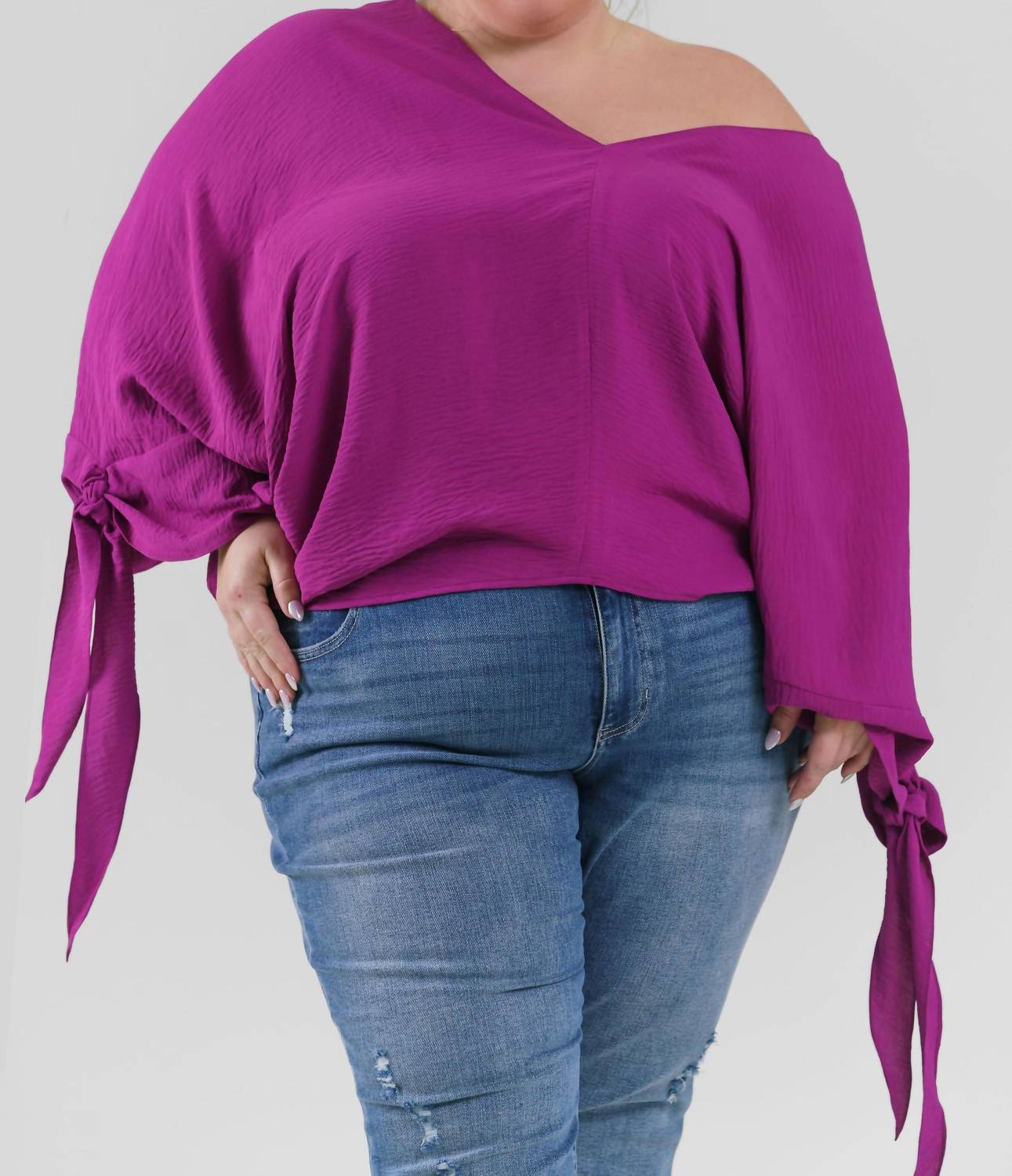 

Плюсовая блуза с завязывающимися рукавами фиолетового цвета Adriana Contreras