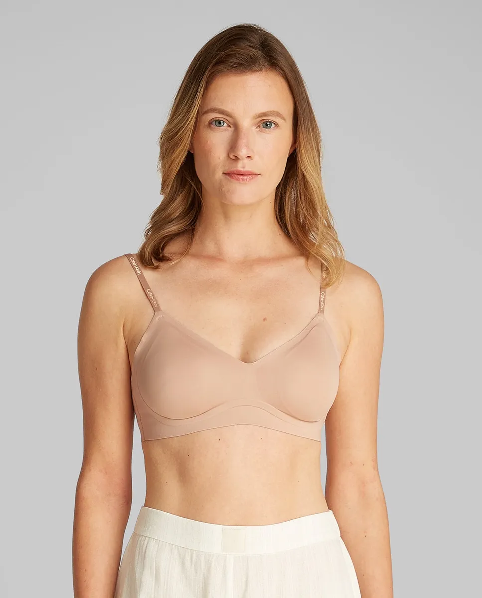 

Бюстгальтер-бралетт с гелевыми и поролоновыми косточками INVISIBLE Calvin Klein, бежевый