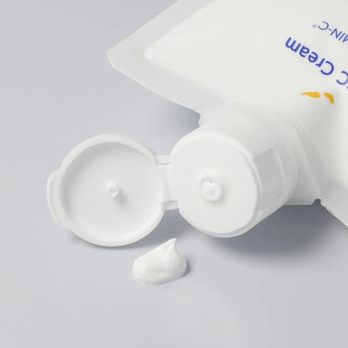 CC-крем для лица и тела White Conc Whitening, 200 г, белый