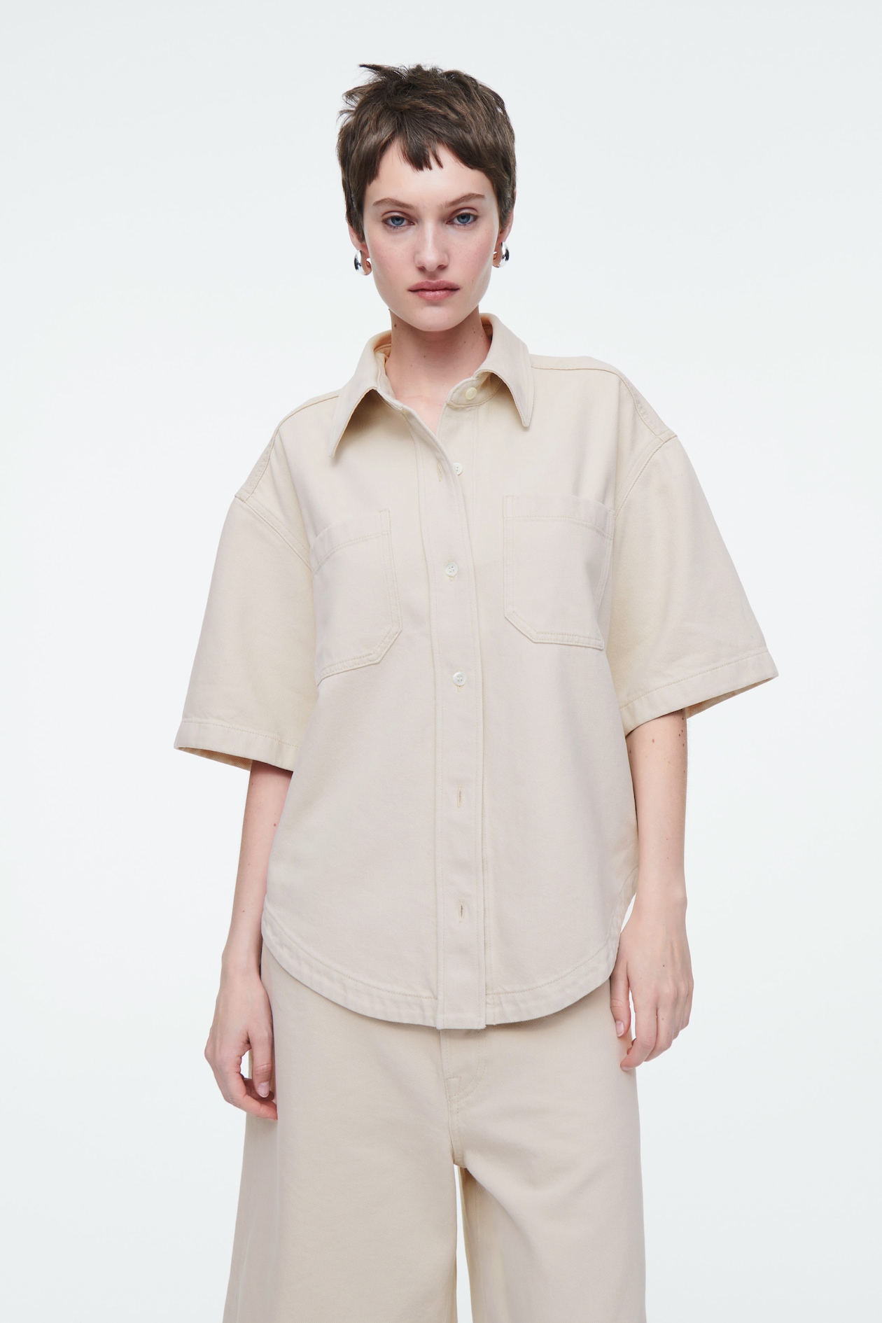 

Джинсовая рубашка с коротким рукавом – relaxed fit COS, бежевый