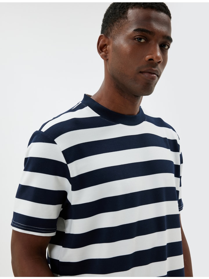 

KOTON Футболка в темно-синюю полоску