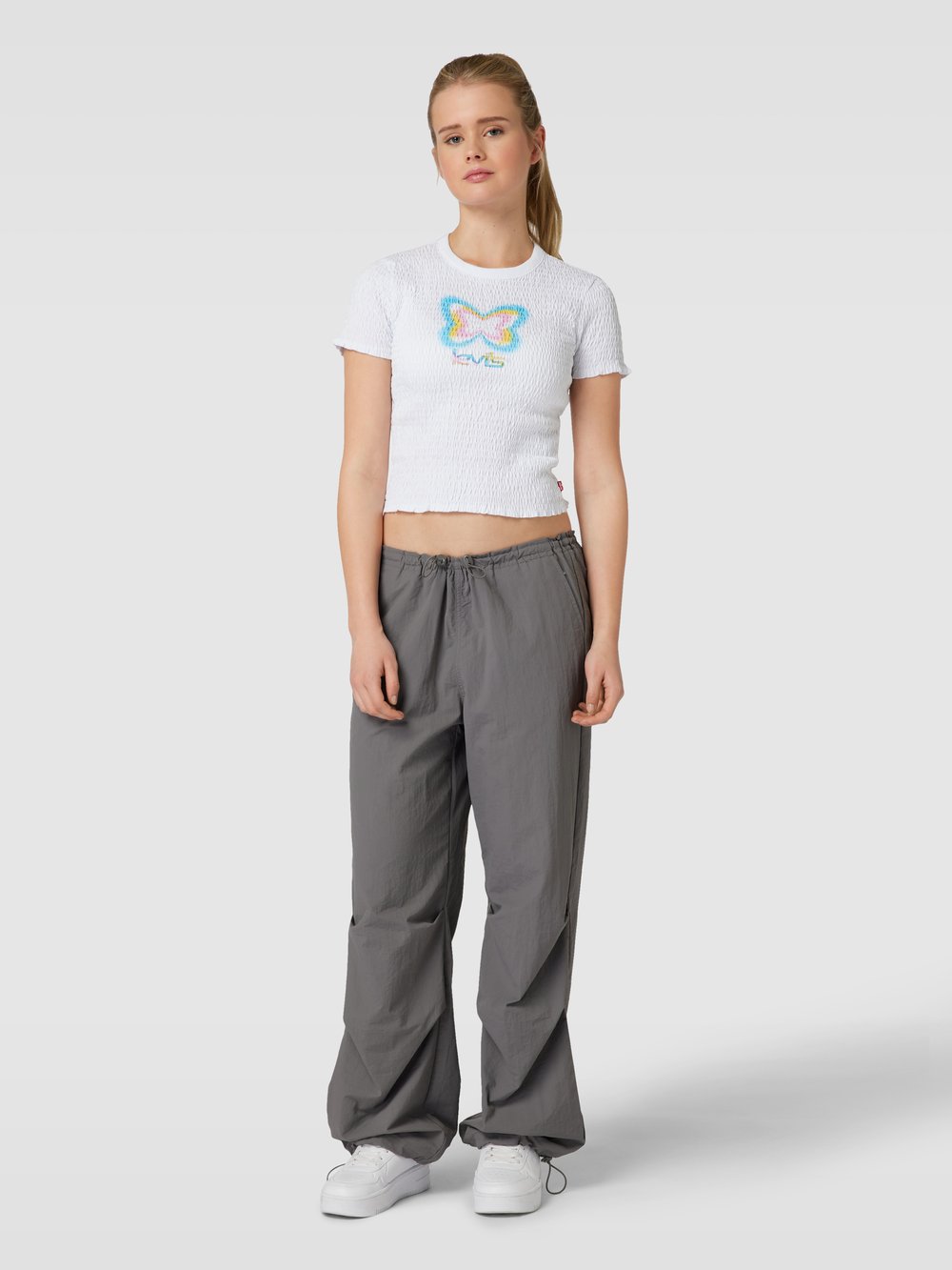 

Футболка с этикеткой Levi's, белый