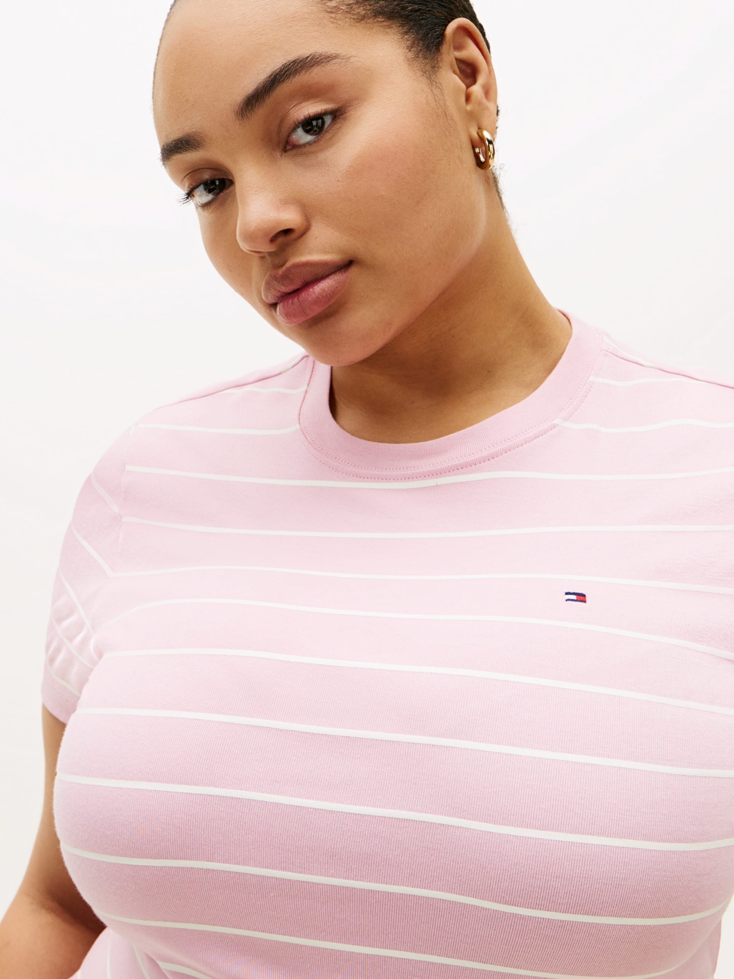 Tommy Hilfiger Curve Футболка 'Cody' в цвете dusty pink — фото 2