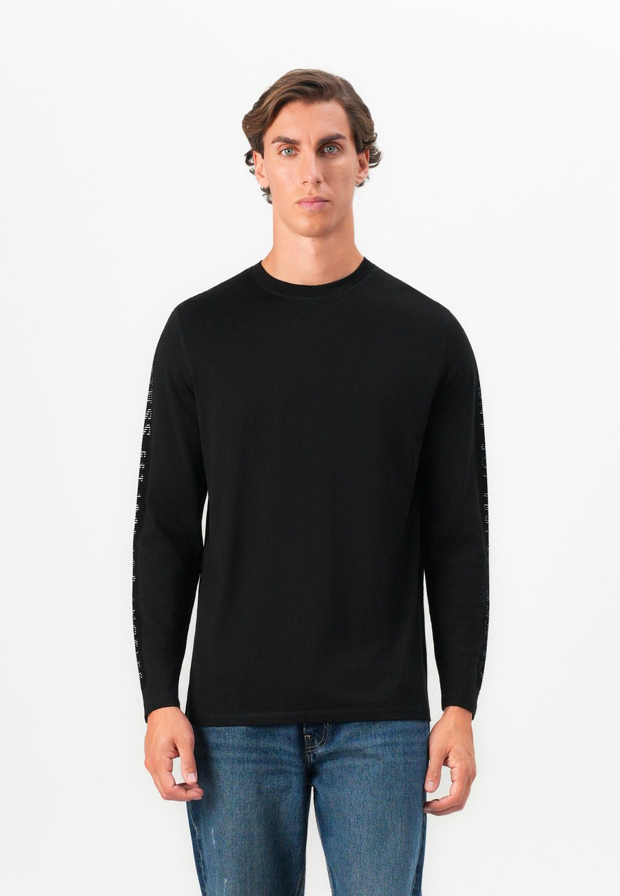 

Топ Guess SLEEVES LOGO TEE, Jet Black/Black