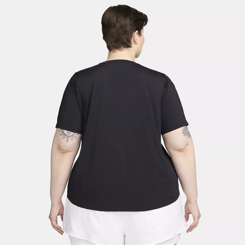 Женский топ с короткими рукавами Nike One Classic Dri-FIT (большие размеры), черный — фото 3