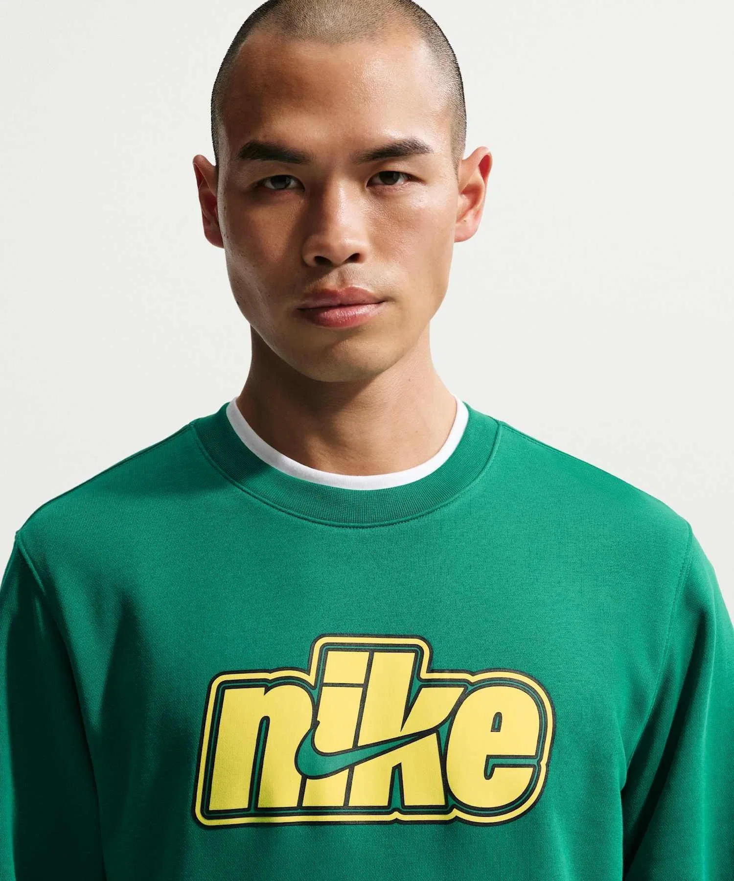 Мужская толстовка Nike Sportswear Club из французской махровой ткани с круглым вырезом IF0698-365 цвета малахита — фото 3