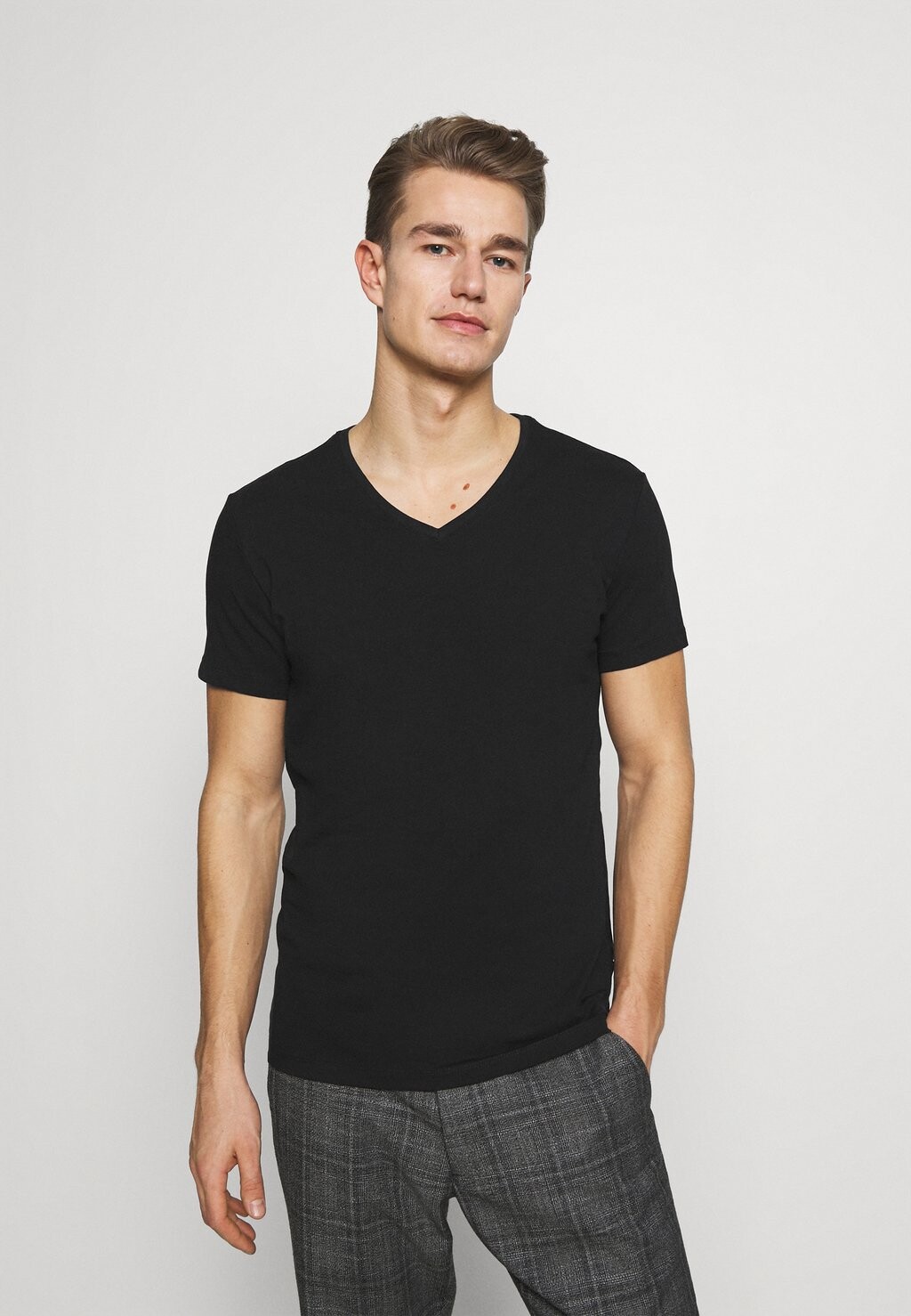 

Футболка базовая LINCOLN V-NECK Casual Friday, цвет black