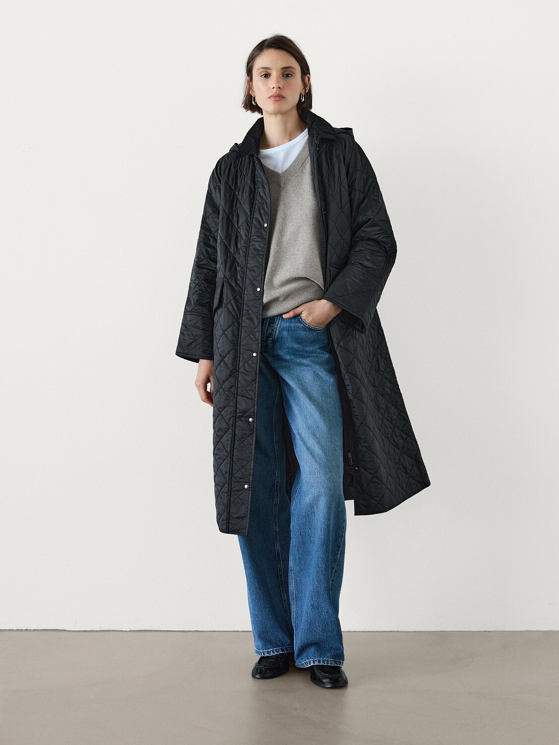 

Длинное легкое стеганое пальто Massimo Dutti, черный