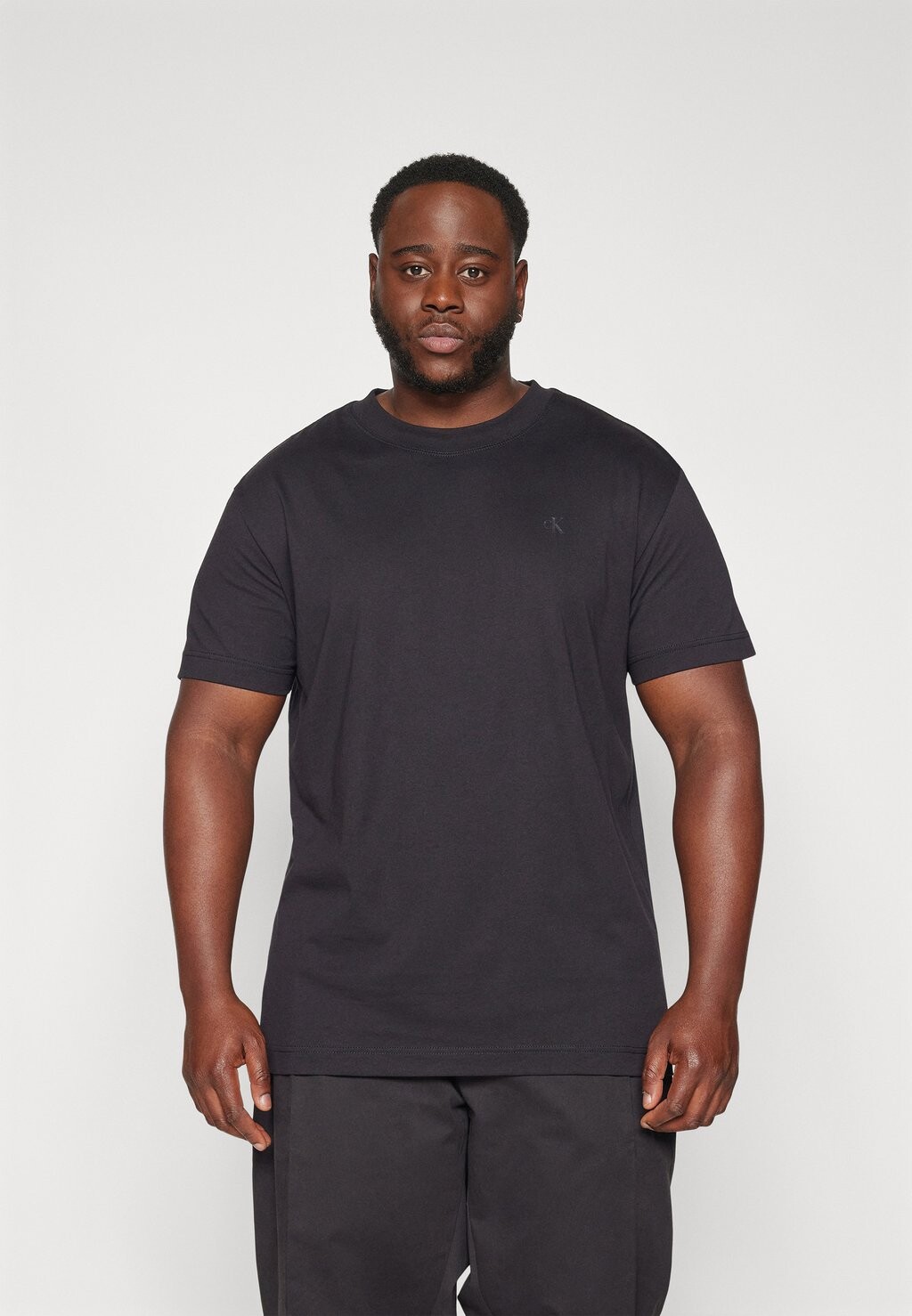 

Базовая футболка PLUS GRADIENT FADE MONOLOGO TEE Calvin Klein Jeans Plus, черный