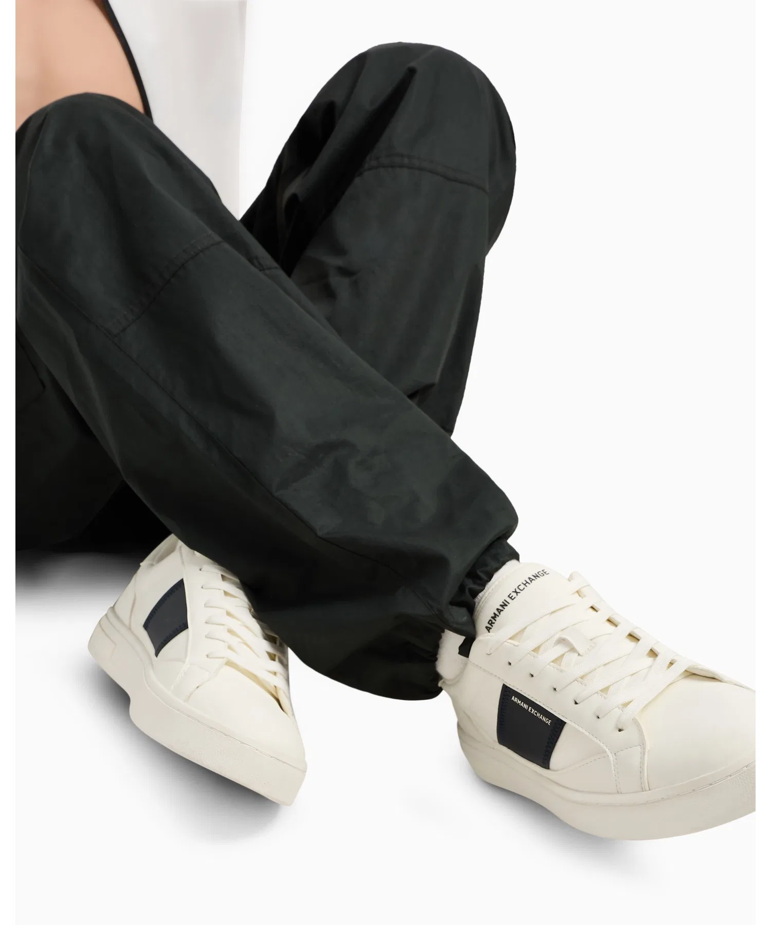 Мужские кеды с контрастными деталями ARMANI EXCHANGE XV911 бело-синие