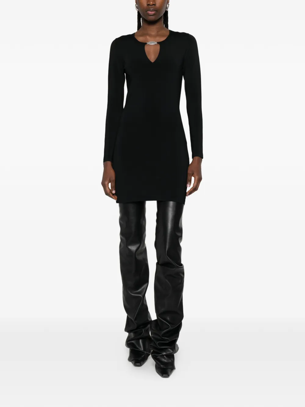Мини-платье с V-образным вырезом и металлическим логотипом Alexander Wang, черный — фото 2