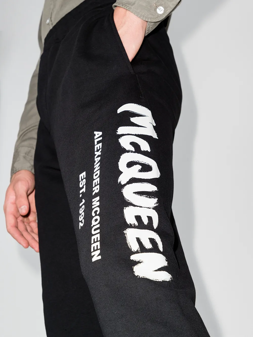 Спортивные брюки с принтом граффити Alexander McQueen, черный — фото 4