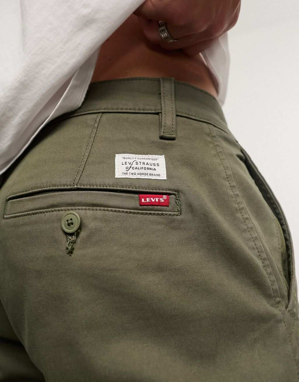 Зеленые брюки чинос стандартного кроя Levi's XX — фото 3