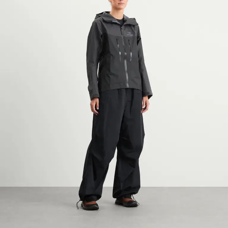 Куртка ALPHA с капюшоном для женщин, Moderate Others Arcteryx, graphite серый/черный/graphite/черный — фото 3