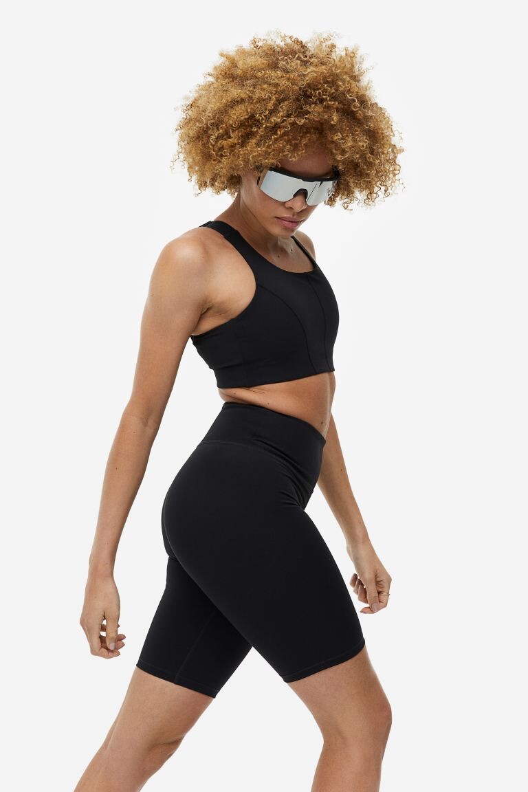 

Короткие спортивные тайтсы H&M