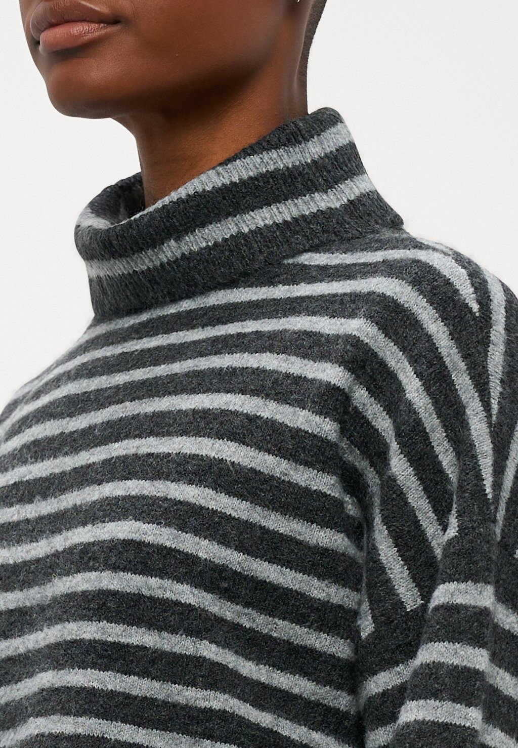 

Джемпер ONLTALIO STRIPE SHORT ROLLNECK ONLY Petite, темно-серый