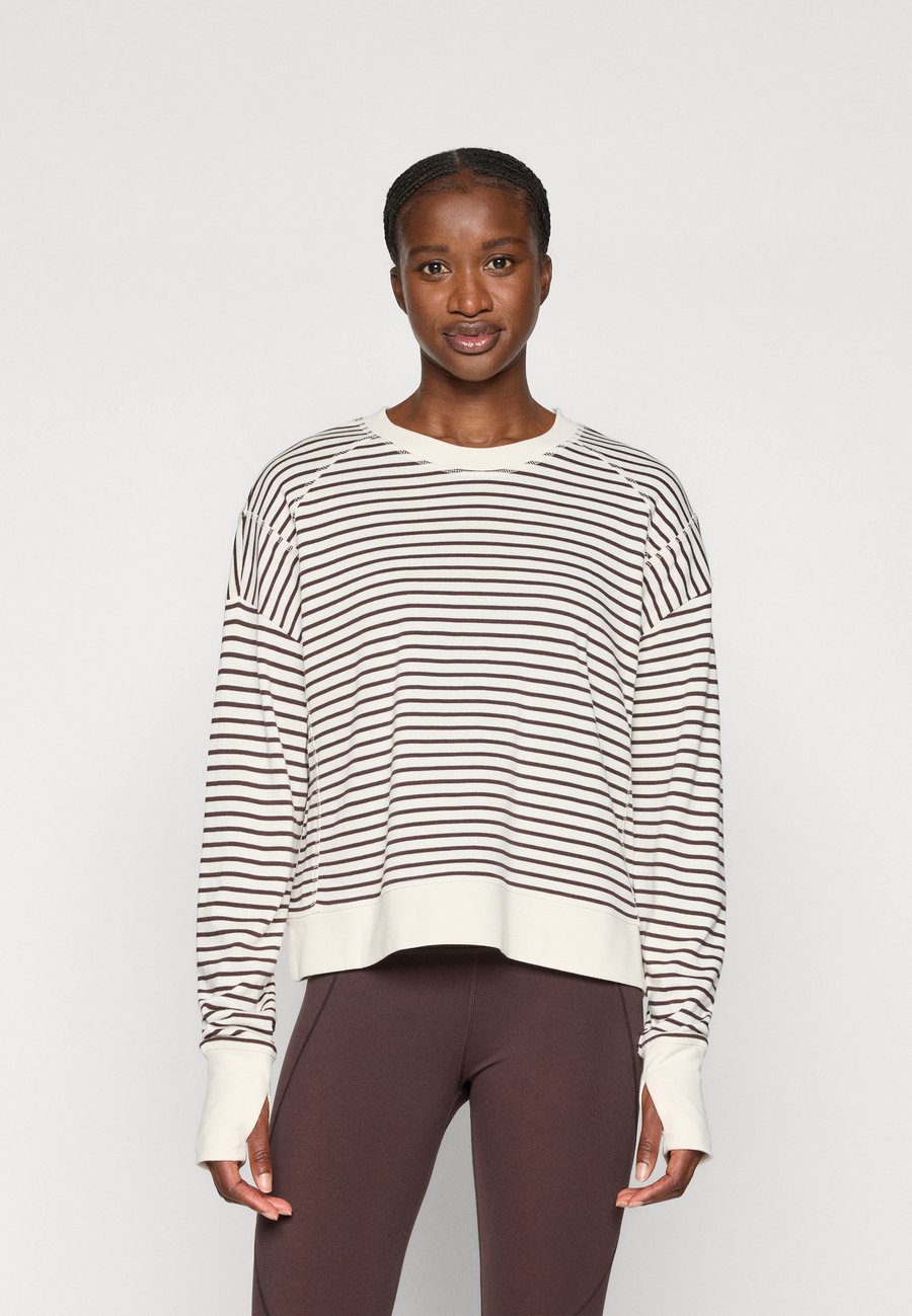 

Толстовка Sweaty Betty AFTER CLASS CROP, Lilywhite/Sablebrown/White