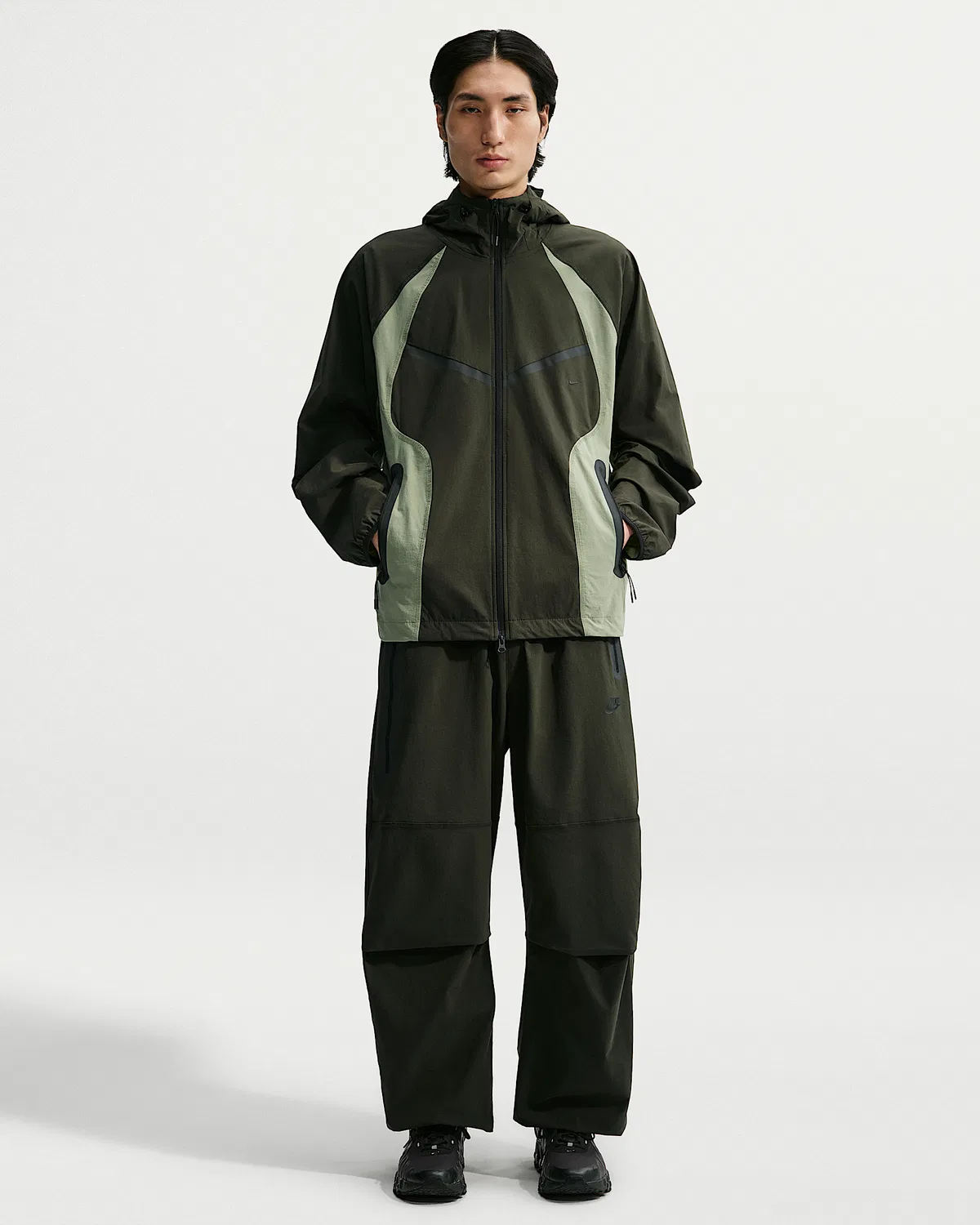 Мужская ветровка Nike Tech Dri-FIT Woven Color-Block Windrunner Loose Jacket, Sequoia/Oil Green/Black — фото 4