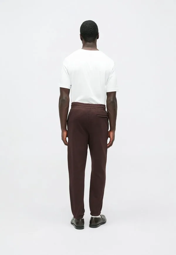 Ретро-Спортивные штаны с графическим принтом Calvin Klein, Rich Brown — фото 3