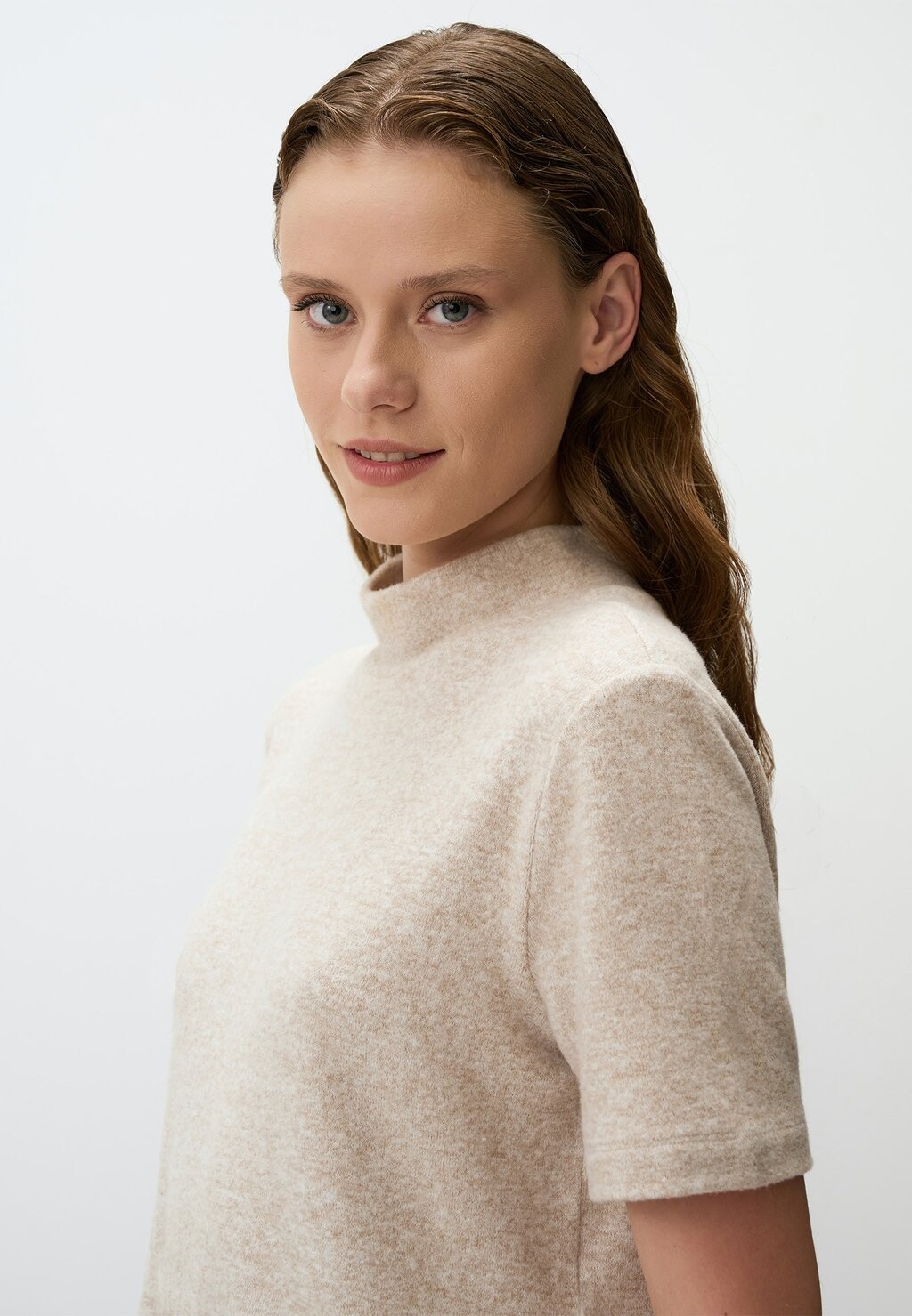 

Базовая футболка HALF TURTLENECK SHORT SLEEVE Jimmy Key, бежевый