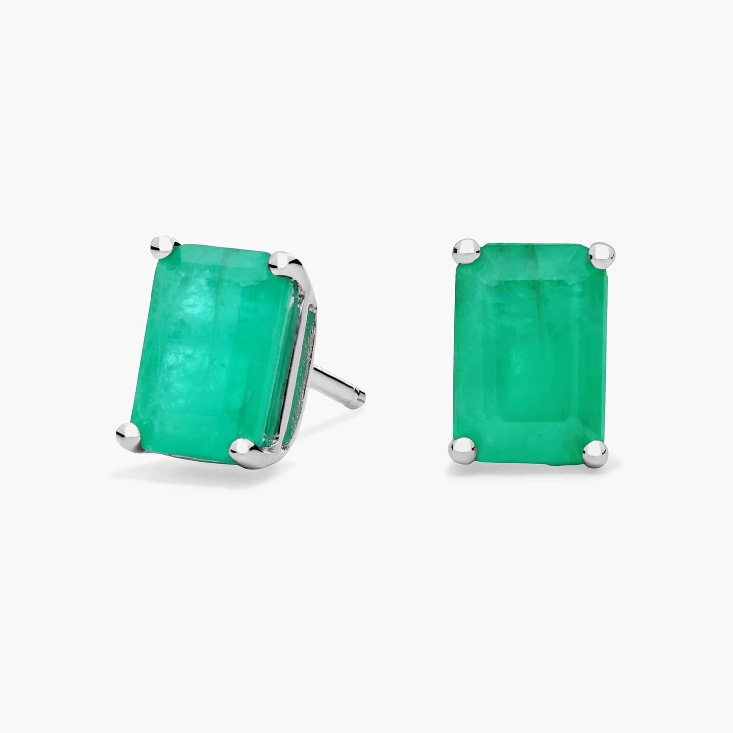 

Серьги-гвоздики с изумрудом из белого золота 14 карат (7x5 мм) Blue Nile