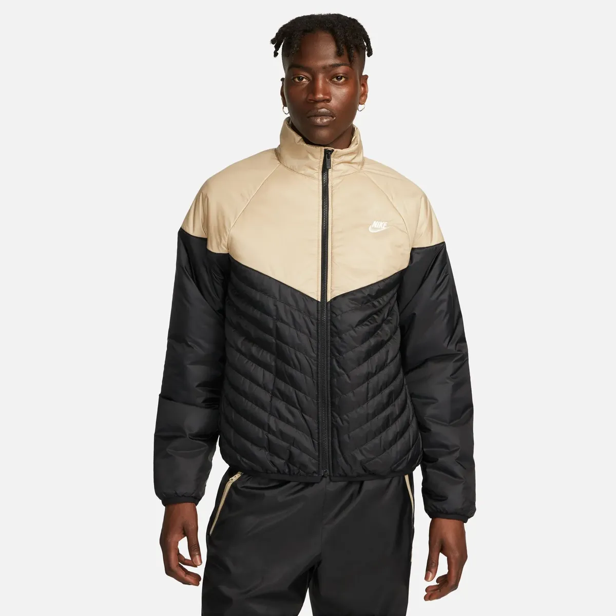 

Стеганая куртка Nike Sportswear "STORM-FIT WINDRUNNER MEN'S MID-WEIGHT PUFFER", черный