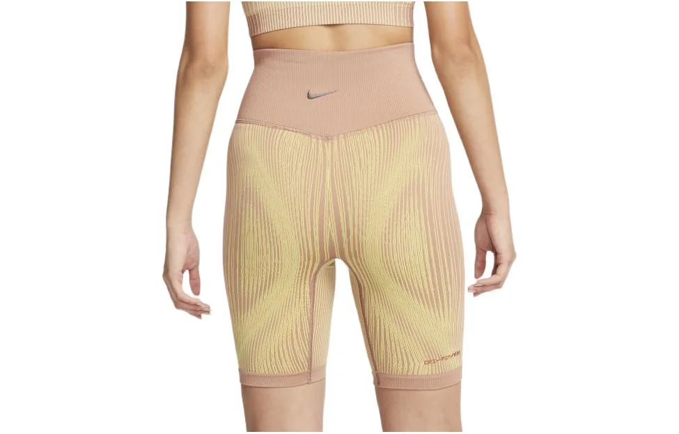 Nike Спортивные шорты женские светлые динамичные желтые умеренные — фото 4