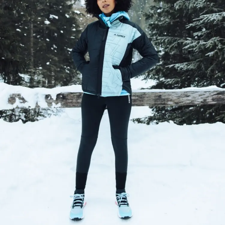 Adidas Пуховик женский черный магический желтый светло-серый, Black/Magical Yellow/Light Gray — фото 3
