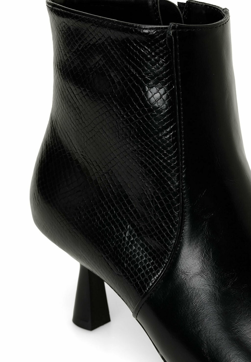 

Классические ботильоны HEELED MISS F, черный