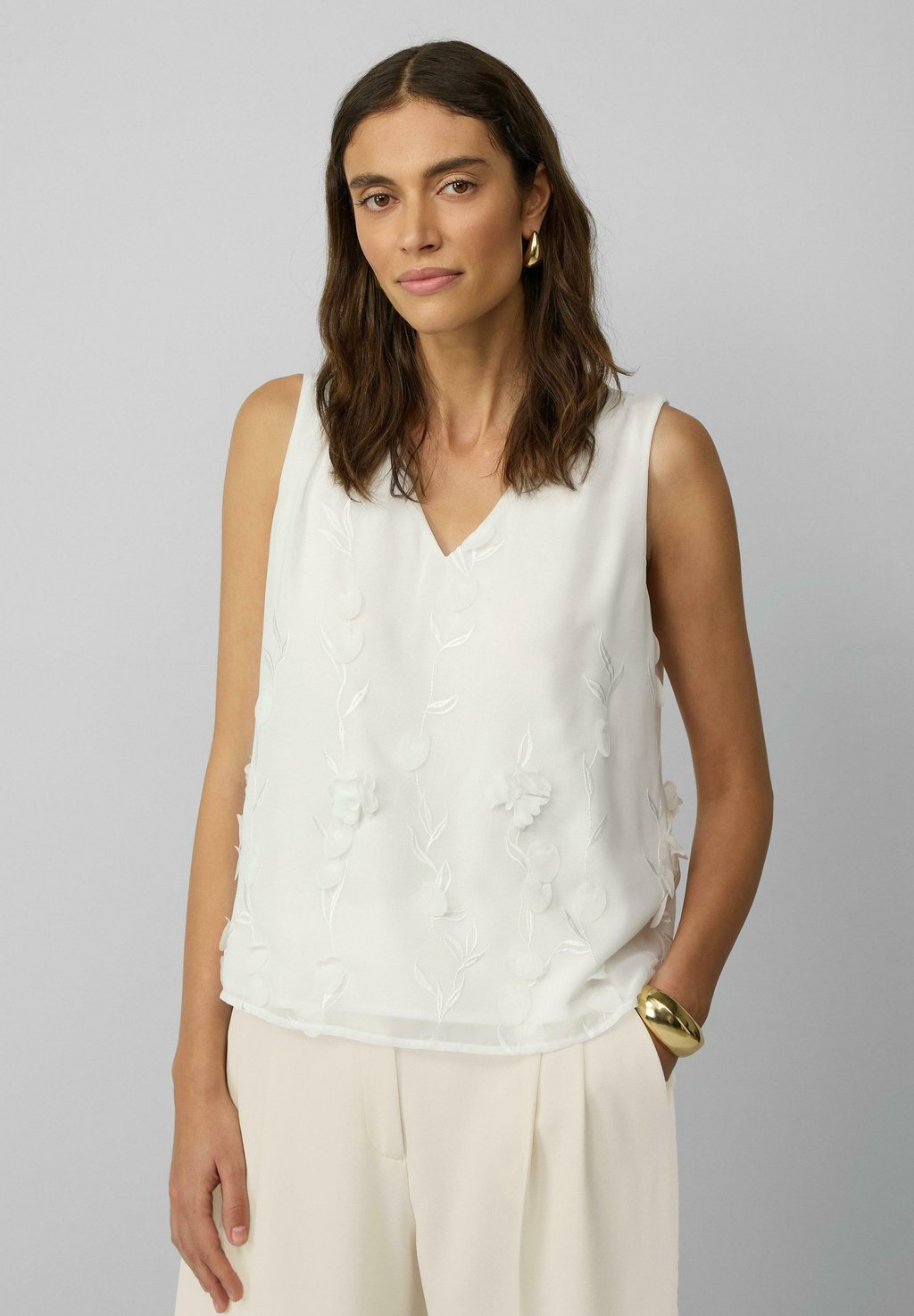 

Топ ÄRMELLOSE MIT V-AUSSCHNITT - Blouse s.Oliver BLACK LABEL, кремовый