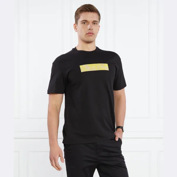 Комфортная футболка с камуфляжным принтом и выпуклым логотипом Calvin Klein, черный — фото 2
