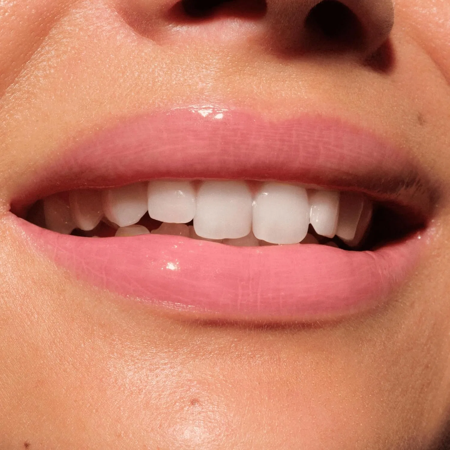 Блестящий бальзам для губ «Butter Drippin' Glossy Lip Balm» от Catrice Catrice, 010 Pink Lemon Squeezin' — фото 3