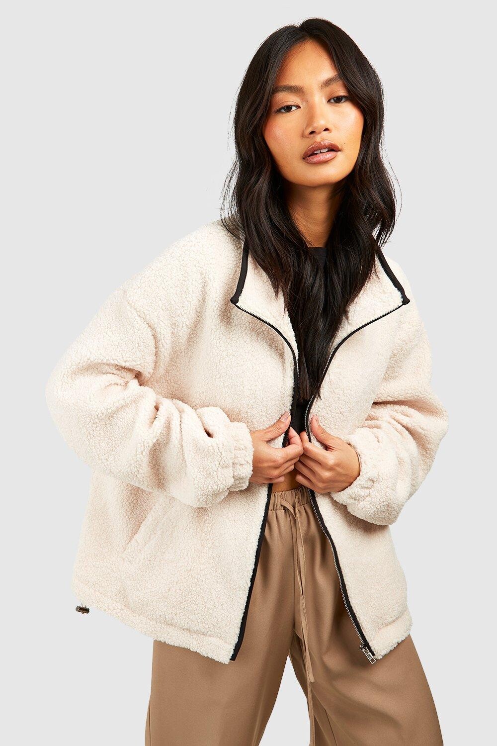 

Куртка Teddy из искусственного меха с контрастной отделкой boohoo, белый
