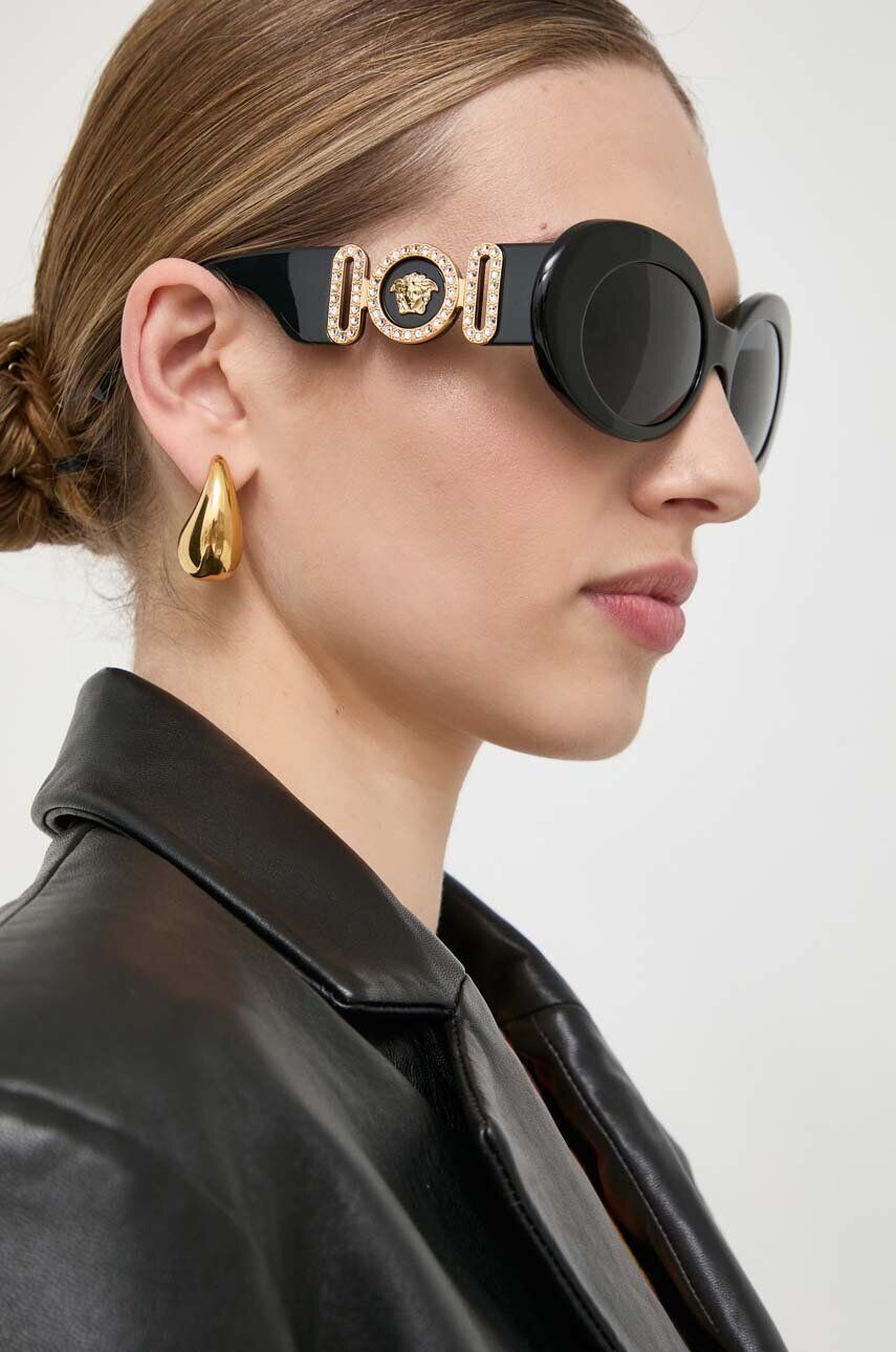 

Солнцезащитные очки Versace, черный