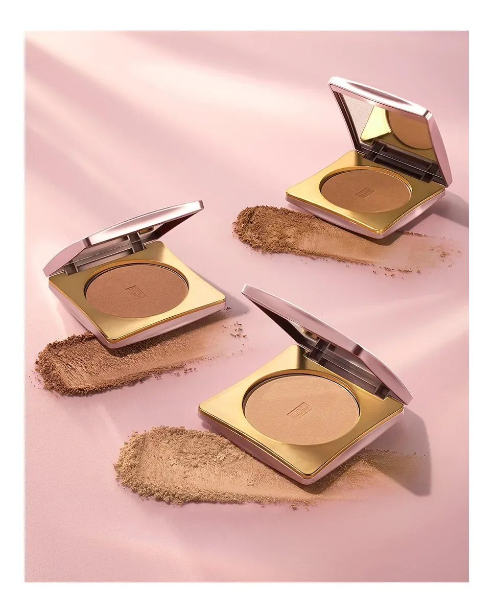 Совершенствующая пудра Skincaring Powder Elizabeth Arden, Medium Deep — фото 4