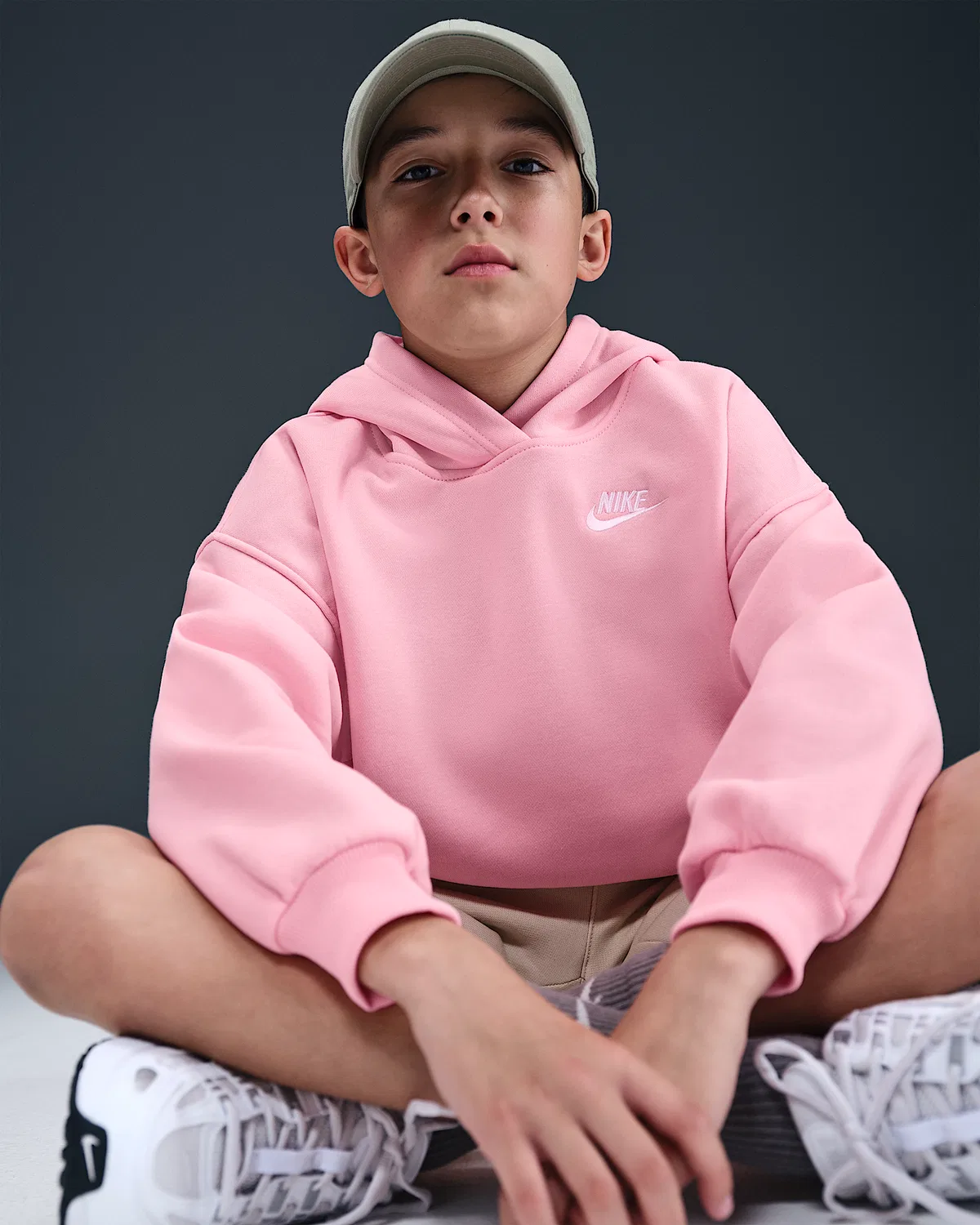 Детский оверсайз худи Nike Sportswear Club Fleece, Medium Soft Pink/Medium Soft Pink/White — фото 3