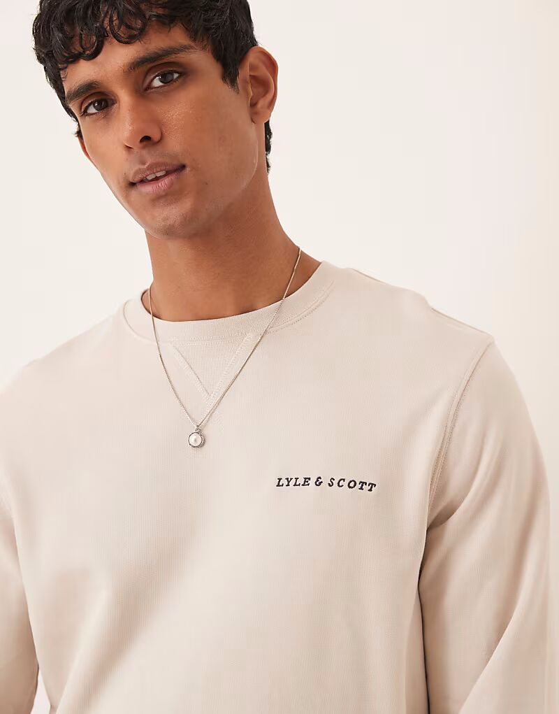 

Толстовка Lyle & Scott Loopback с вышивкой и круглым вырезом бежевого цвета