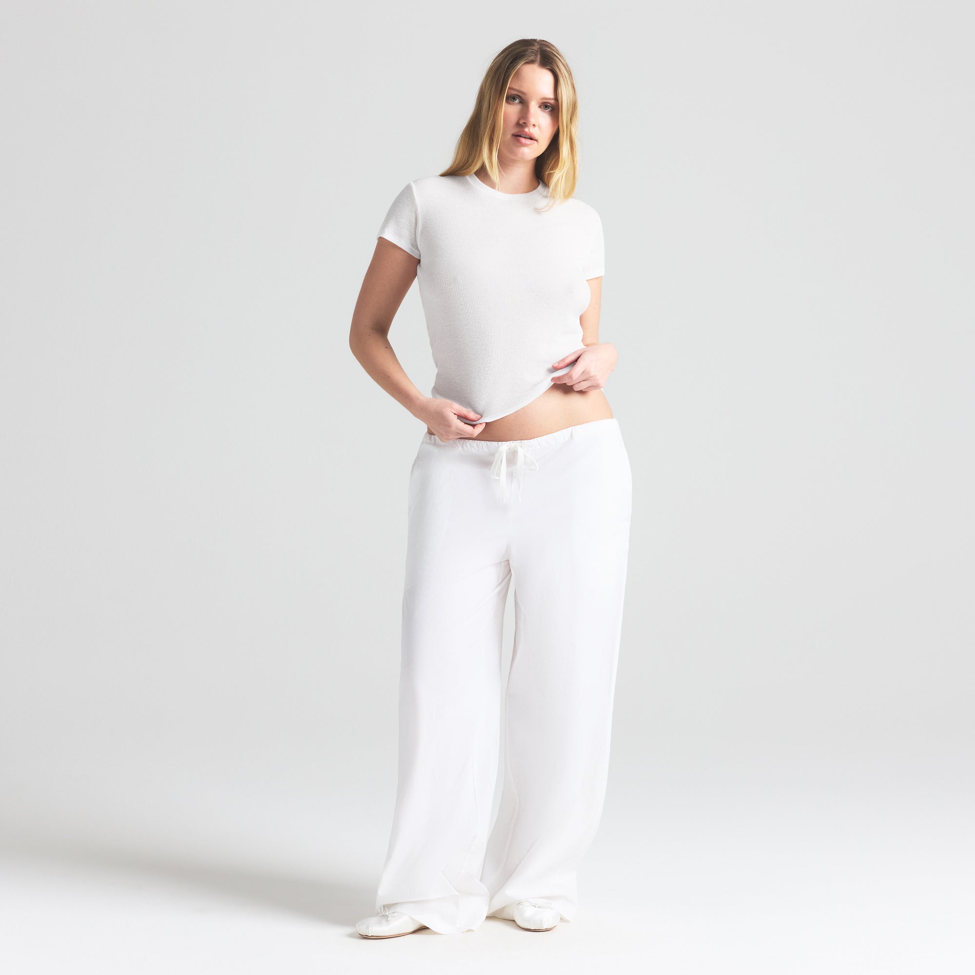 

Брюки с прямыми штанинами SKIMS COTTON POPLIN, цвет snow