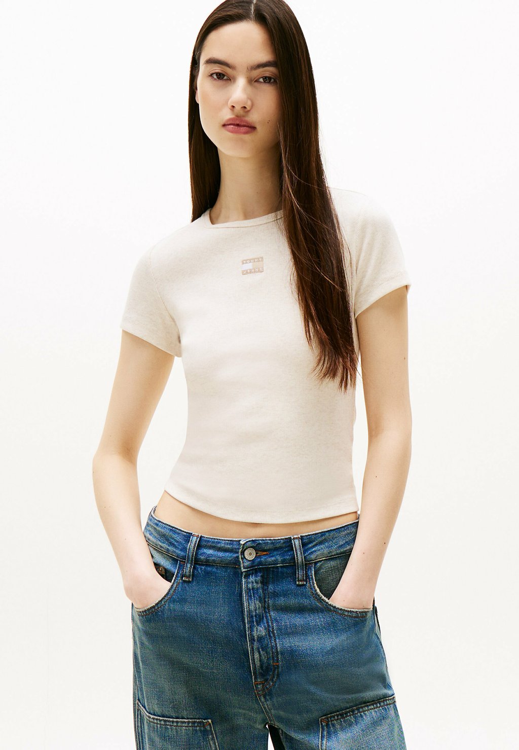 

Базовая футболка BADGE Tommy Jeans, бежевый